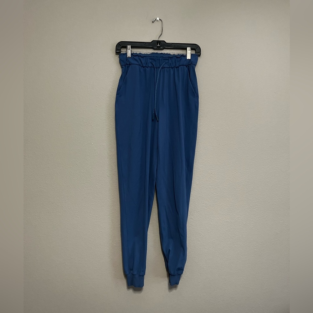 Lululemon Stretch High-Rise‎ Jogger in Soft Denim size 4 athleisure pants blue